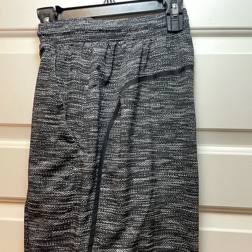 Lulu PaceBreaker 9” Shorts